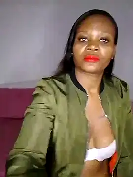 Snapshot of BigbootyliciousXXX chatting on March 2025 08:17:01 PM BigbootyliciousXXX online show from March 2025 08:17:01 PM