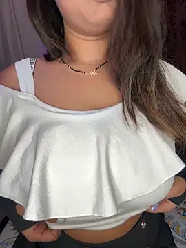 Snapshot of WifyHubby_38 chatting on February 2026 07:36:01 PM WifyHubby 38 online show from February 2026 07:36:01 PM