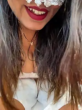 Snapshot of WifyHubby_38 chatting on January 2026 05:53:01 PM WifyHubby 38 online show from January 2026 05:53:01 PM