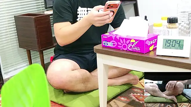 Snapshot of YARASERO-kun chatting on October 2025 10:05:02 AM YARASERO-kun online show from October 2025 10:05:02 AM