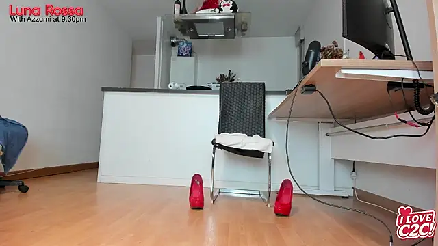 Snapshot of LunaRossaCam chatting on February 2026 07:01:02 PM LunaRossaCam online show from February 2026 07:01:02 PM