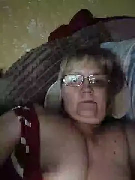 Snapshot of Violet5364 chatting on May 2026 08:15:01 PM Violet5364 online show from May 2026 08:15:01 PM