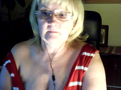 Snapshot of Violet5364 chatting on November 2025 09:26:01 PM Violet5364 online show from November 2025 09:26:01 PM