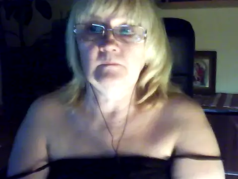 Snapshot of Violet5364 chatting on November 2025 05:56:01 PM Violet5364 online show from November 2025 05:56:01 PM