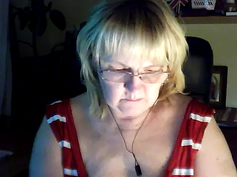 Snapshot of Violet5364 chatting on November 2025 09:36:02 PM Violet5364 online show from November 2025 09:36:02 PM