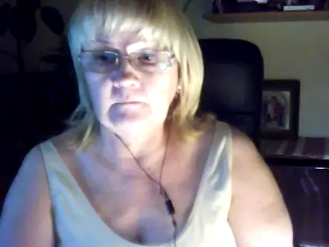 Snapshot of Violet5364 chatting on November 2025 04:11:01 PM Violet5364 online show from November 2025 04:11:01 PM