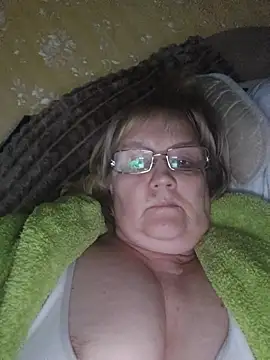 Snapshot of Violet5364 chatting on April 2026 09:02:02 PM Violet5364 online show from April 2026 09:02:02 PM