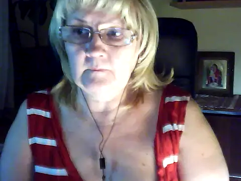 Snapshot of Violet5364 chatting on November 2025 07:24:02 PM Violet5364 online show from November 2025 07:24:02 PM