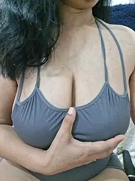 Snapshot of Jassi_Does chatting on July 2026 09:23:01 PM Jassi Does online show from July 2026 09:23:01 PM