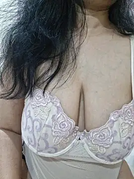 Snapshot of Jassi_Does chatting on June 2026 05:29:01 PM Jassi Does online show from June 2026 05:29:01 PM