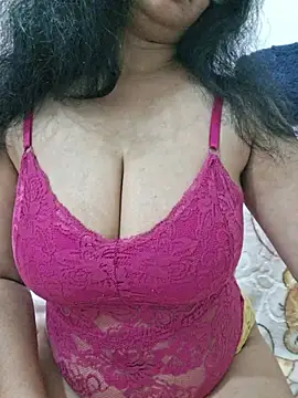Snapshot of Jassi_Does chatting on July 2026 09:04:01 PM Jassi Does online show from July 2026 09:04:01 PM