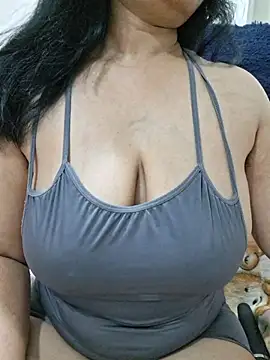 Snapshot of Jassi_Does chatting on July 2026 10:10:02 PM Jassi Does online show from July 2026 10:10:02 PM