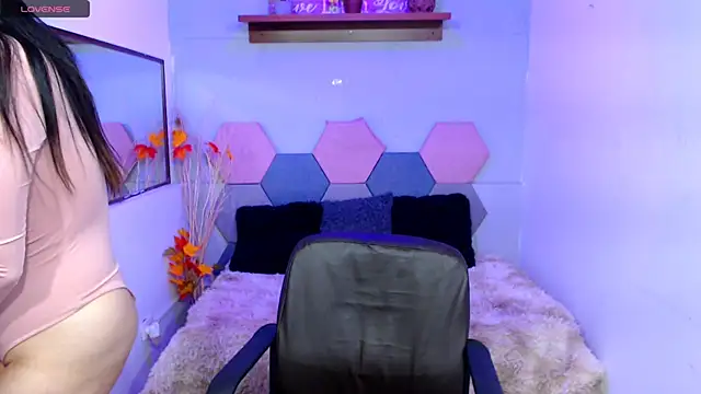 Lana Pearce online show from February 2025 01:08:02 PM