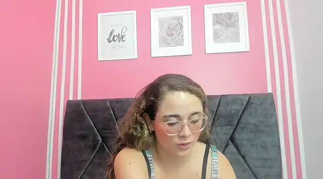 Amelia Royer online show from March 2025 06:39:02 PM