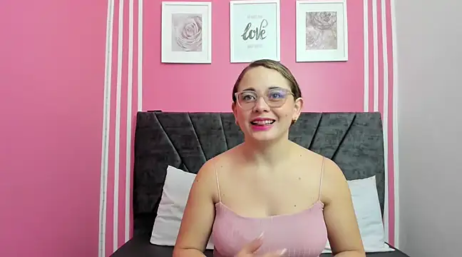 Amelia Royer online show from February 2025 12:23:02 PM