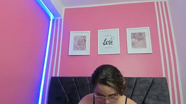 Amelia Royer online show from March 2025 03:39:01 PM