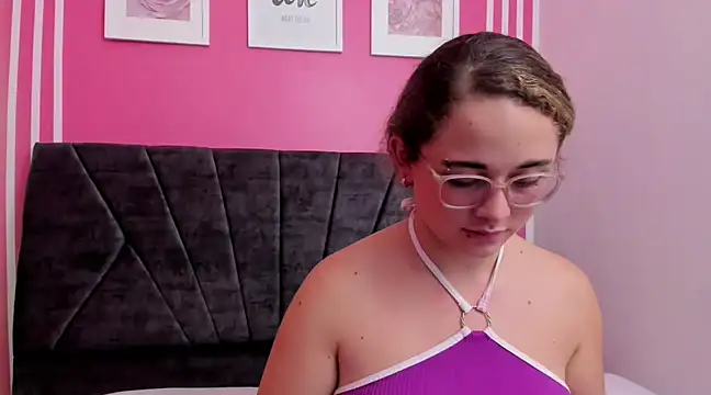 Amelia Royer online show from February 2025 06:41:02 PM