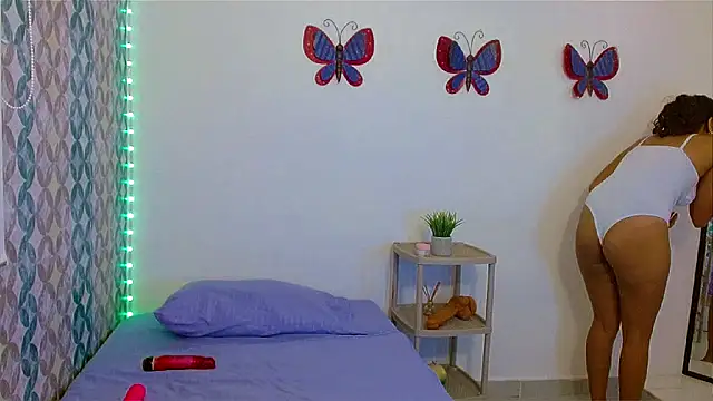 Emilybateee online show from February 2025 05:47:02 PM