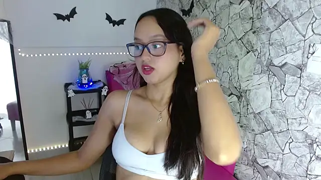 Emilybateee online show from October 2025 04:15:02 PM