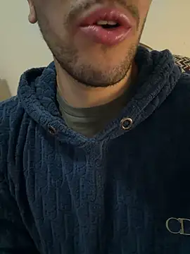 yaxxx03 online show from October 2025 05:02:02 PM