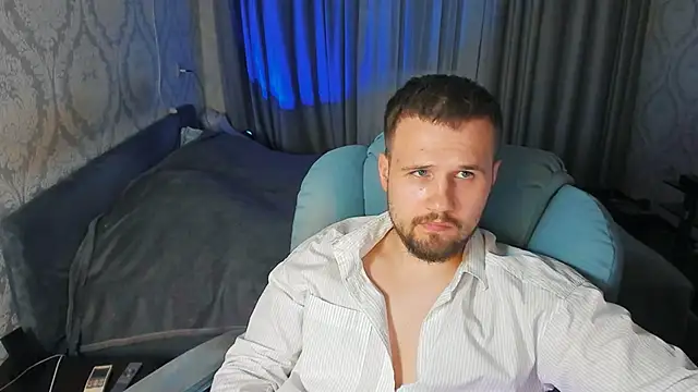 Snapshot of Vladik_b chatting on May 2026 07:01:02 PM Vladik b online show from May 2026 07:01:02 PM