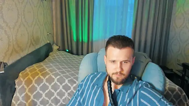 Snapshot of Vladik_b chatting on April 2026 05:21:01 PM Vladik b online show from April 2026 05:21:01 PM