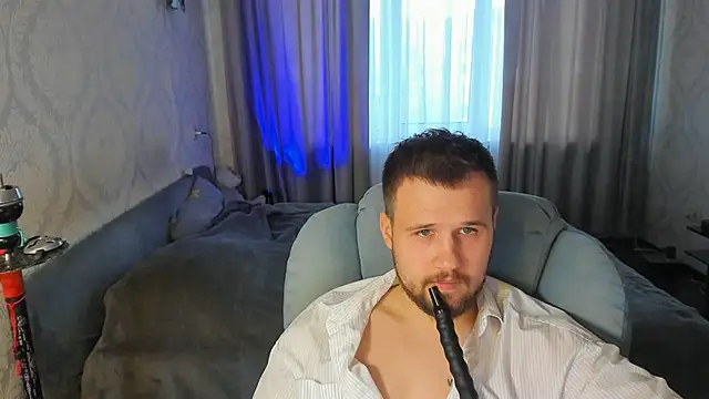 Snapshot of Vladik_b chatting on May 2026 05:33:01 PM Vladik b online show from May 2026 05:33:01 PM