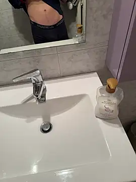 Manuhot001 online show from February 2025 06:12:02 AM