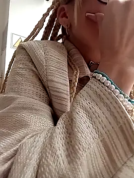 Snapshot of CandieGilson__ chatting on December 2025 12:40:01 PM CandieGilson online show from December 2025 12:40:01 PM