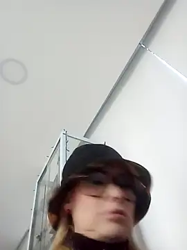 Snapshot of CandieGilson__ chatting on December 2025 12:32:02 PM CandieGilson online show from December 2025 12:32:02 PM