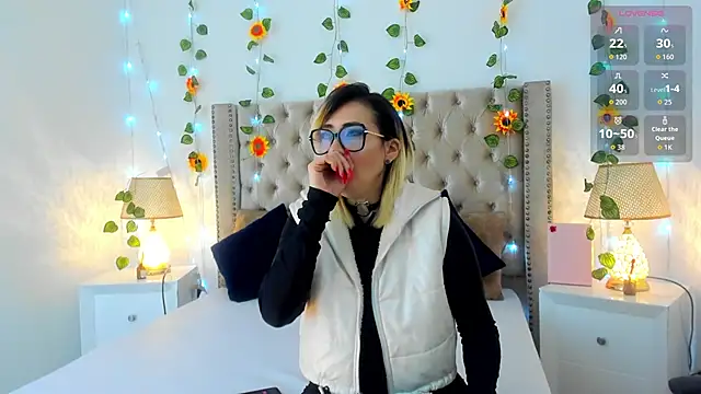 CandieGilson   online show from September 2025 01:07:02 PM