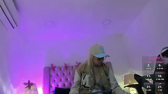 CandieGilson   online show from March 2026 11:39:02 AM