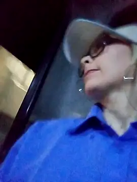 CandieGilson   online show from October 2025 10:34:01 AM