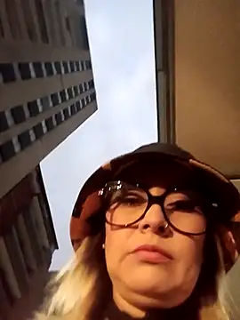 Snapshot of CandieGilson__ chatting on November 2025 10:40:02 AM CandieGilson online show from November 2025 10:40:02 AM