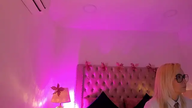 CandieGilson   online show from March 2026 12:17:01 PM