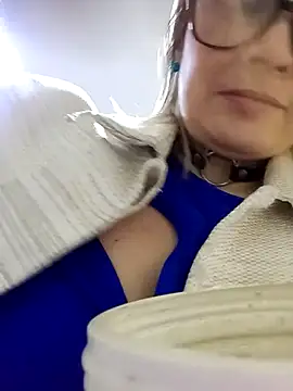 CandieGilson   online show from October 2025 11:01:01 AM