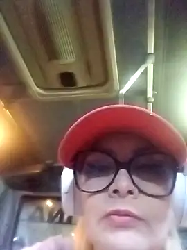 CandieGilson   online show from April 2026 10:33:01 AM