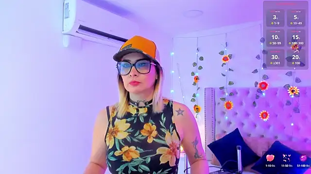 CandieGilson   online show from October 2025 12:50:02 PM