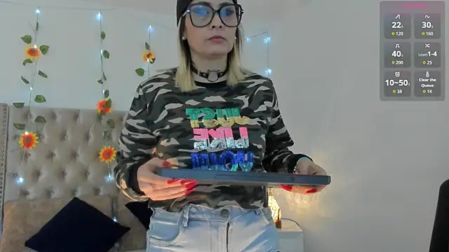 CandieGilson   online show from October 2025 03:25:01 PM