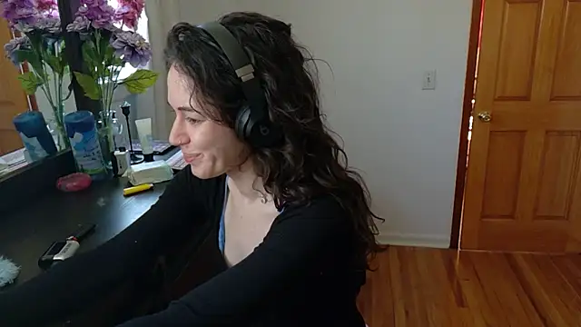 Snapshot of lucidmia chatting on March 2025 07:19:02 PM lucidmia online show from March 2025 07:19:02 PM