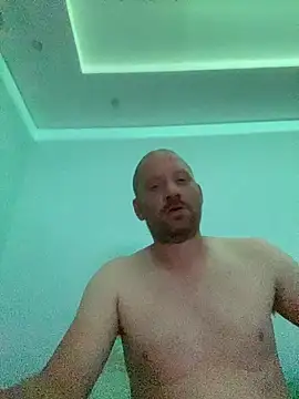 Krzysiekg123 online show from October 2025 05:02:01 PM
