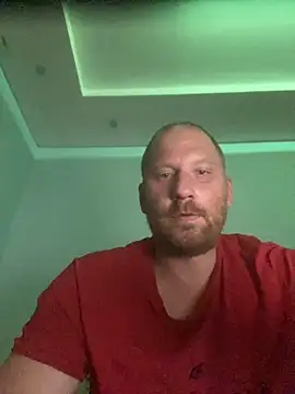 Krzysiekg123 online show from October 2025 05:32:02 PM