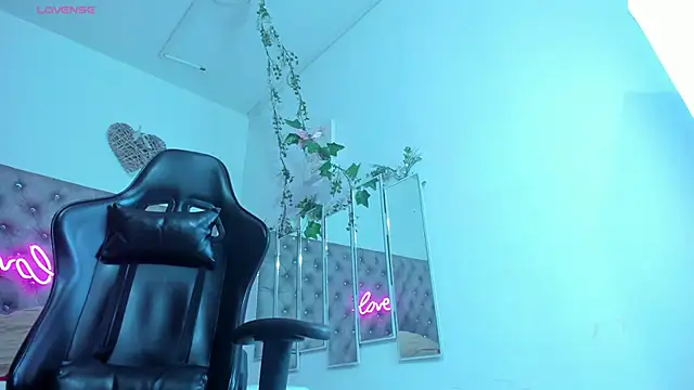 Naomii Viper online show from September 2025 11:04:01 AM