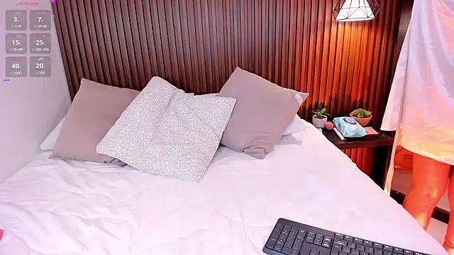 julietaevanns online show from February 2026 06:40:02 AM