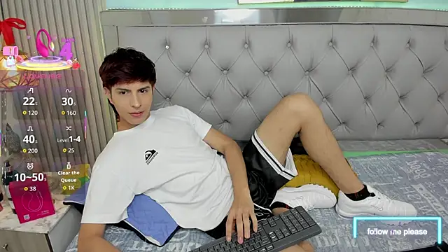 Estiv18  online show from December 2025 03:31:02 AM