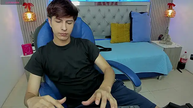 Estiv18  online show from January 2026 01:56:02 AM