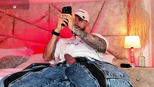 DickGriffith  online show from November 2025 10:47:01 PM