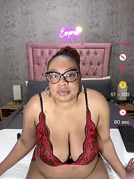 Snapshot of VixenRoyaleX chatting on July 2026 03:57:02 AM VixenRoyaleX online show from July 2026 03:57:02 AM
