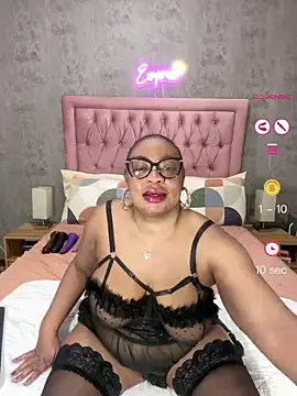 Snapshot of VixenRoyaleX chatting on July 2026 02:42:02 AM VixenRoyaleX online show from July 2026 02:42:02 AM