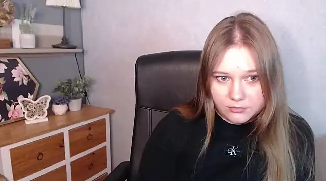 Snapshot of JULIE_xKISS chatting on February 2025 04:41:02 PM JULIE xKISS online show from February 2025 04:41:02 PM